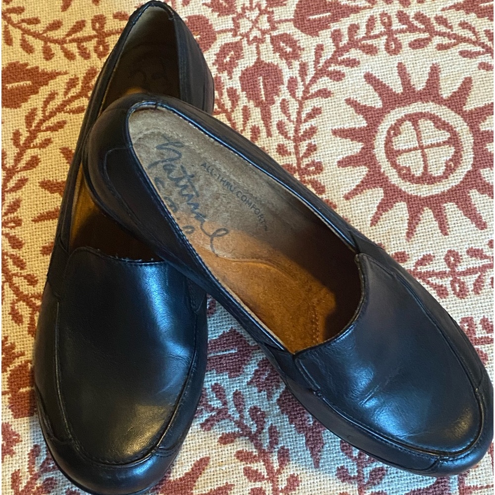 Naturalizer; black leather loafer. Size 8 wide.